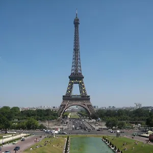 T2 Trocadero Tour Eiffel , Paris France